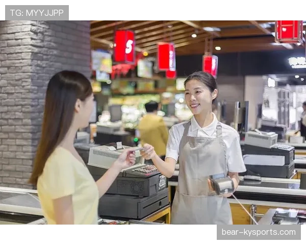 谷爱凌超市随手挑水果，收银台的人都惊成了粉丝